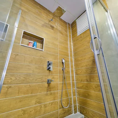 Taksim Square 1 1 Fully Equipped Air Conditioned Luxury Daire